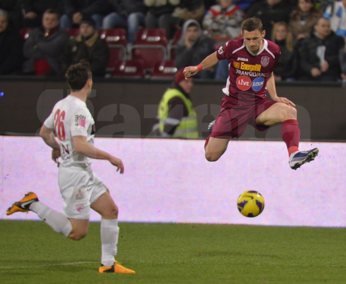 FOTO şi VIDEO Faceţi loc, vin "cîinii roşii"! » Dinamo urcă la două puncte de locul 2, după 1-0 cu CFR Cluj