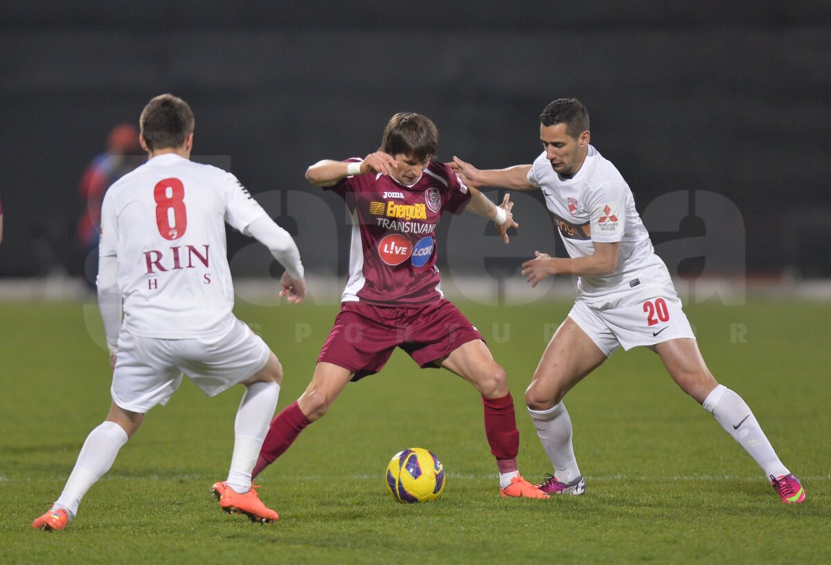 FOTO şi VIDEO Faceţi loc, vin "cîinii roşii"! » Dinamo urcă la două puncte de locul 2, după 1-0 cu CFR Cluj