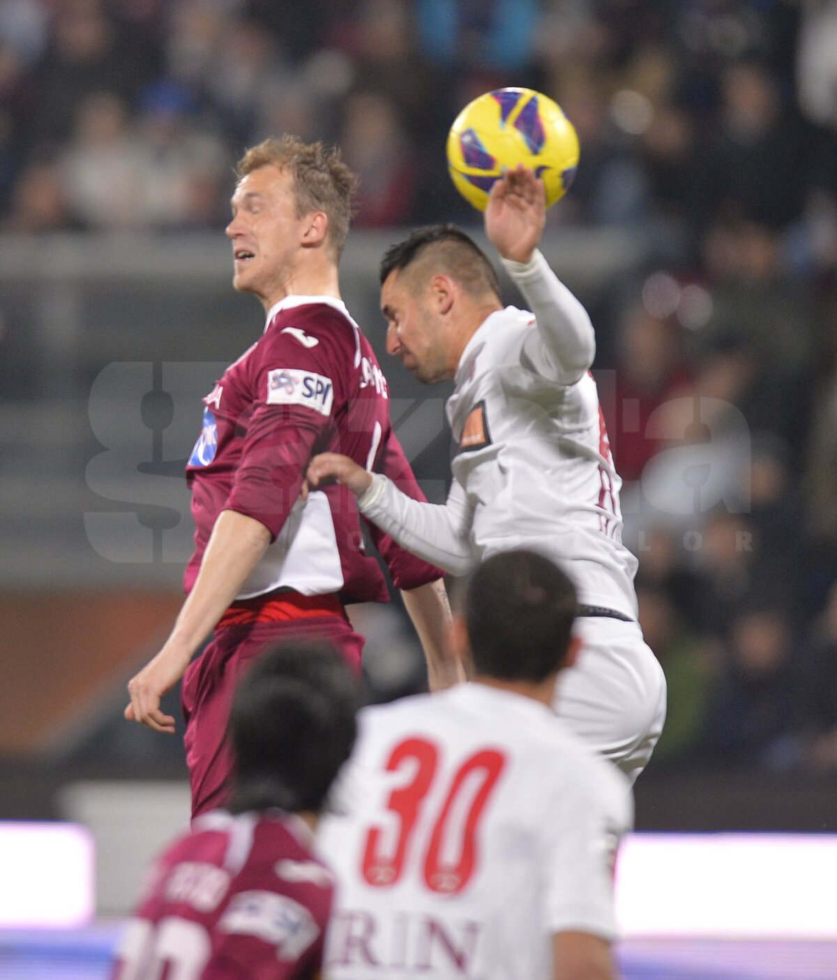 FOTO şi VIDEO Faceţi loc, vin "cîinii roşii"! » Dinamo urcă la două puncte de locul 2, după 1-0 cu CFR Cluj