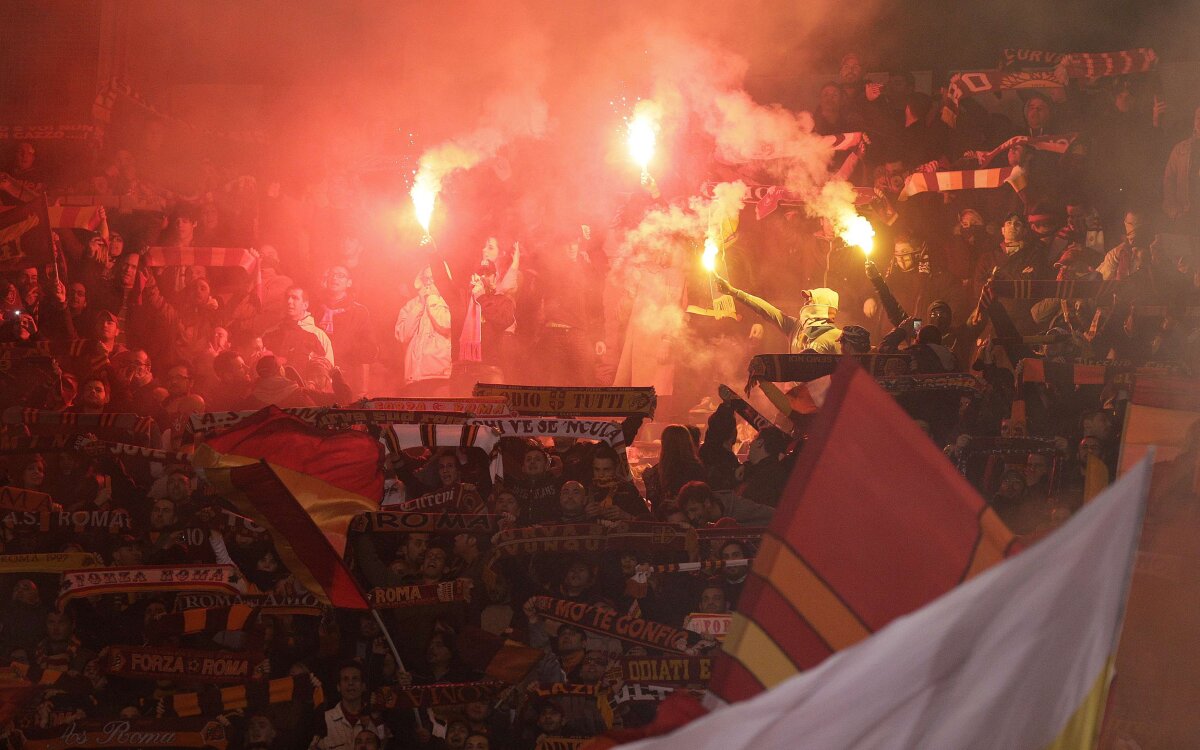 VIDEO Spectacol în tribunele de pe Olimpico » Galeriile celor de la AS Roma şi Lazio s-au făcut din nou remarcate