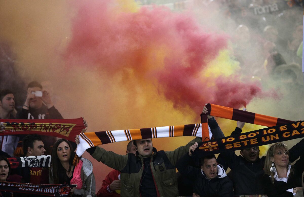 VIDEO Spectacol în tribunele de pe Olimpico » Galeriile celor de la AS Roma şi Lazio s-au făcut din nou remarcate