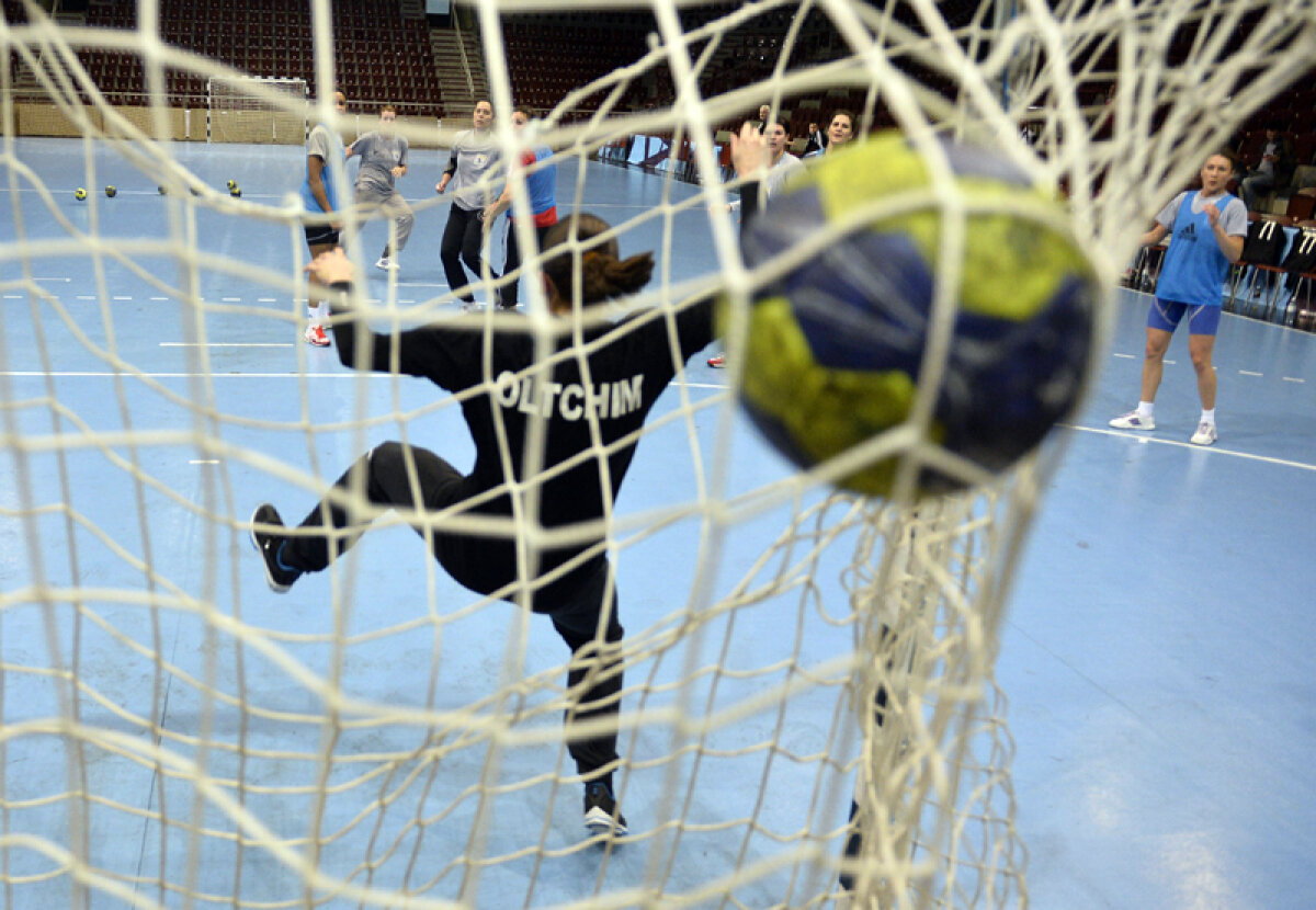 FOTO Scheme în viteză » Oltchim a efectuat antrenamentul oficial dinaintea meciului cu Gyor