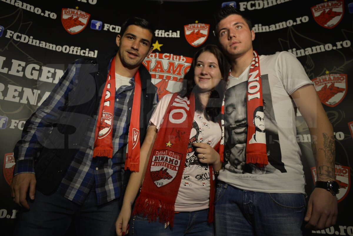 GALERIE FOTO » "Cîinii roşii" au dat autografe în Regie, cu gîndul la antrenor: "Ţălnar e susţinut inclusiv de vestiar, e o atmosferă foarte bună"