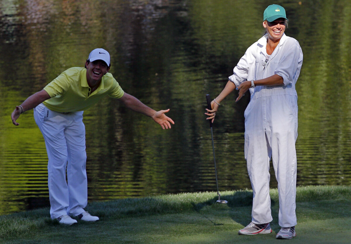 FOTO Asistent pentru o zi » Caroline Wozniacki a încercat să îl ajute pe iubitul ei, Rory McIlroy, la golf