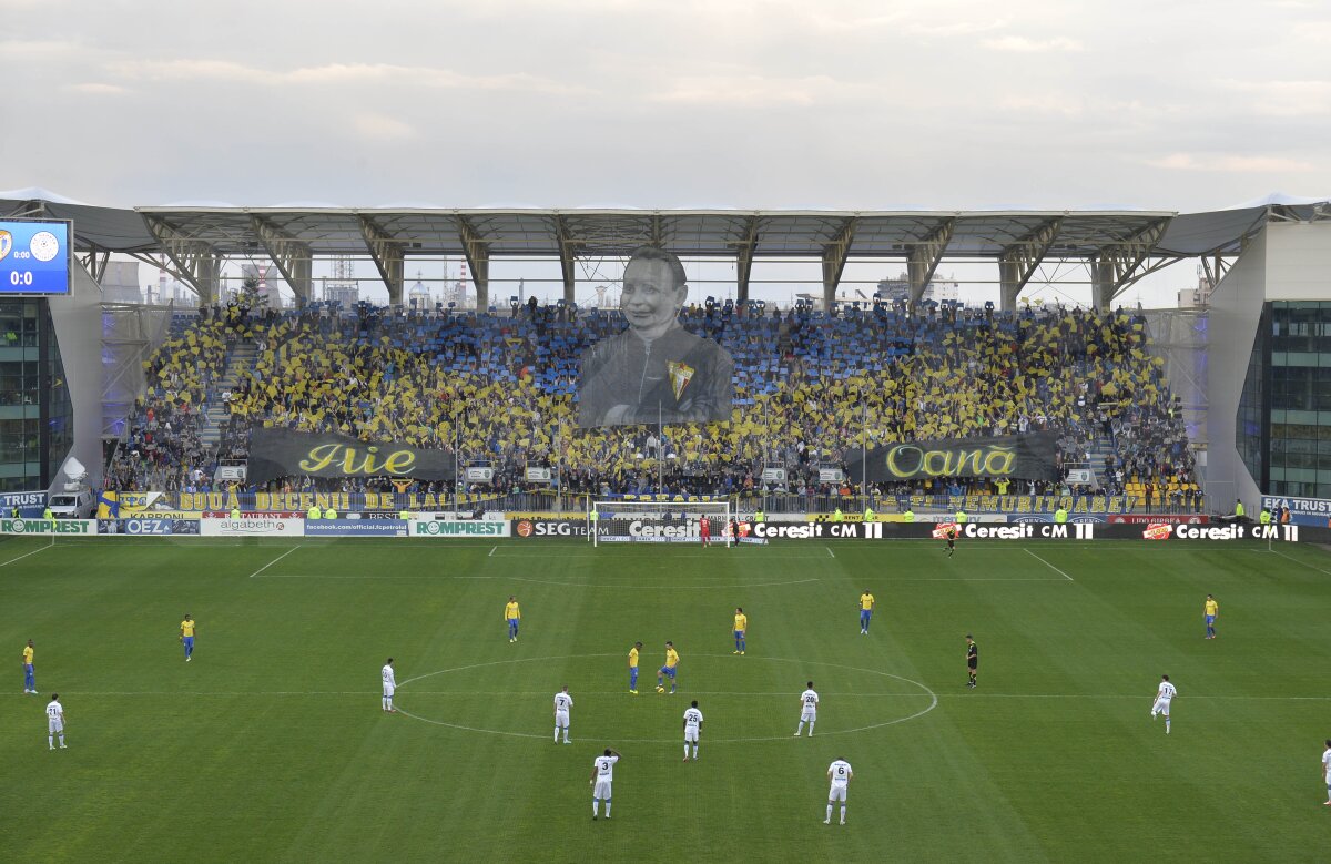 FOTO Coregrafie spectaculoasă a galeriei Petrolului la meciul cu Gloria Bistriţa