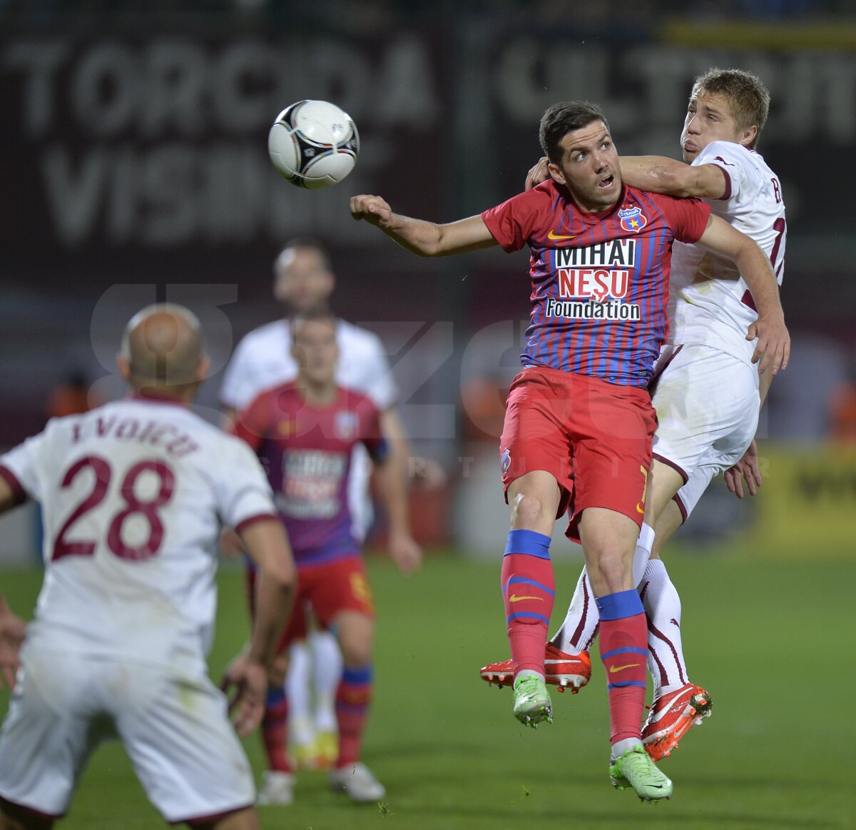 FOTO şi VIDEO Bourceanu a salvat un punct pentru lider » Rapid - Steaua 1-1, după un derby umbrit de incidente