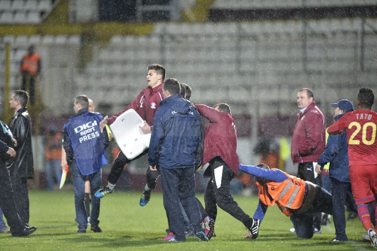 Galerie foto » Scaunul discordiei » Imagini incredibile cu faza la care MM şi rapidiştii s-au încăierat pe margine