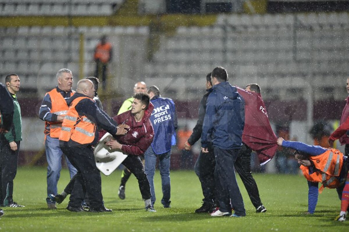 Galerie foto » Scaunul discordiei » Imagini incredibile cu faza la care MM şi rapidiştii s-au încăierat pe margine