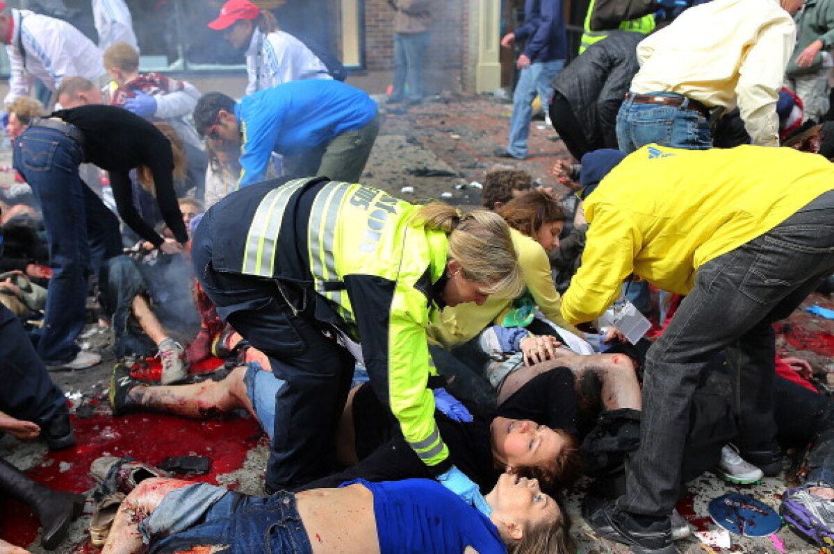 FOTO & VIDEO ATENŢIE! Galerie foto terifiantă: 3 victime şi peste 140 de răniţi în Boston » Băieţelul de 8 ani ucis de explozie a fost identificat