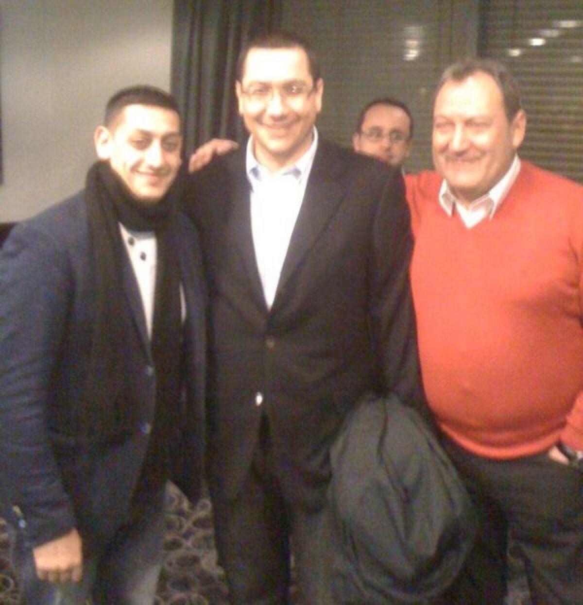 Achiziţia Stelei: Piţi Talent! » Reghecampf şi-a luat finul manelist în Giuleşti şi l-a lăsat să se comporte ca un membru al staff-ului