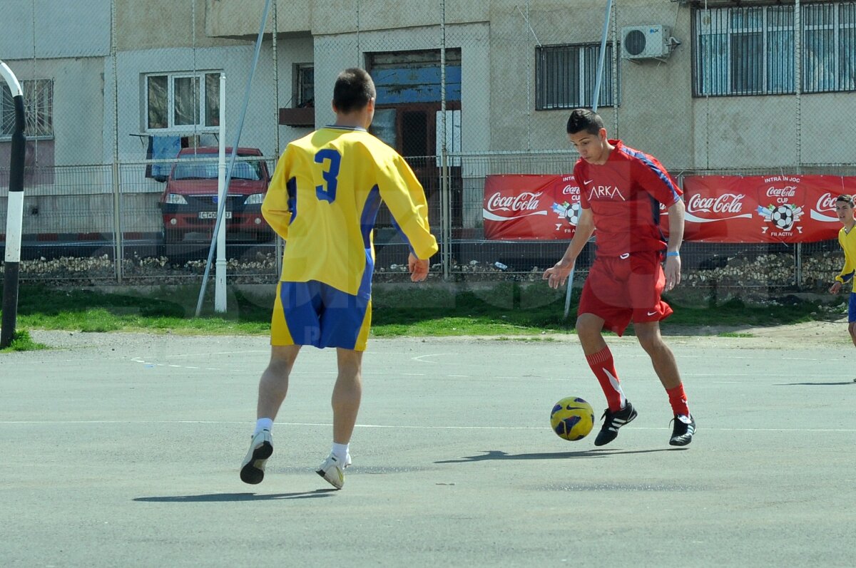 FOTO Lecţie de viaţă dată de liceeni la 18 ani » Fără violenţă, doar fotbal