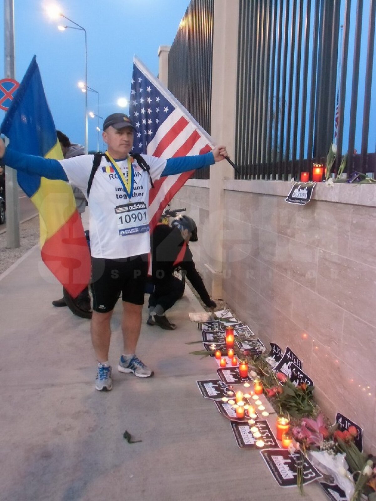 Maratoniştii români au alergat într-o cursă simbolică pentru victimele de la Boston