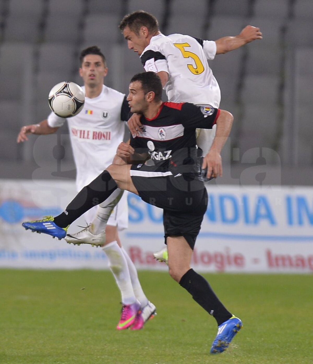 FOTO şi VIDEO Ganea, pedepsit de Mulţescu » U Cluj - Gaz Metan 3-4, după un meci-thriller