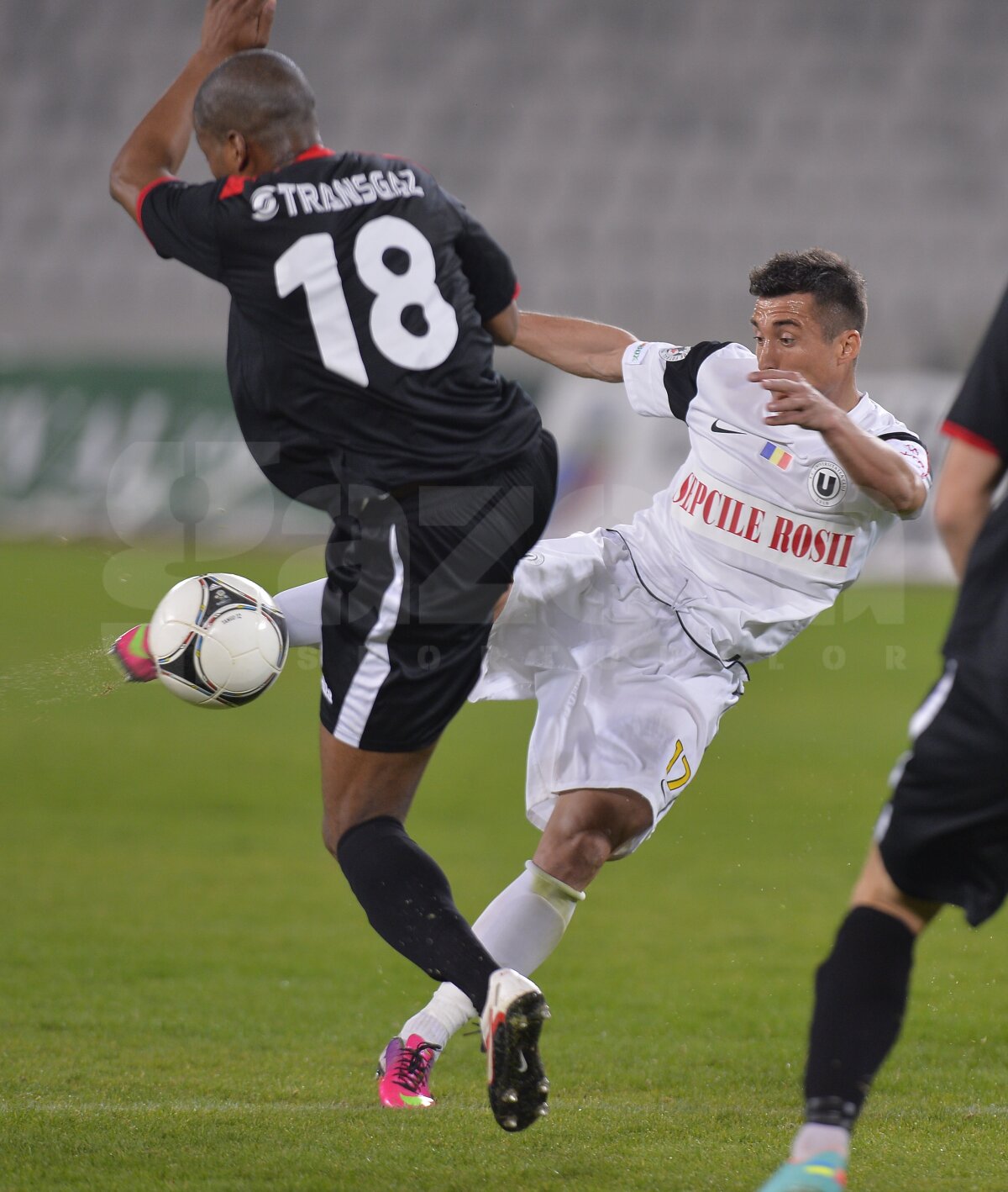 FOTO şi VIDEO Ganea, pedepsit de Mulţescu » U Cluj - Gaz Metan 3-4, după un meci-thriller