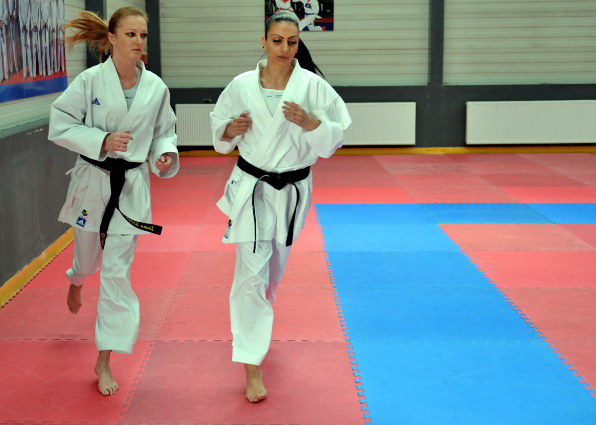 FOTO Ioana Simion şi Alexandra Mirea, între medicină şi karate