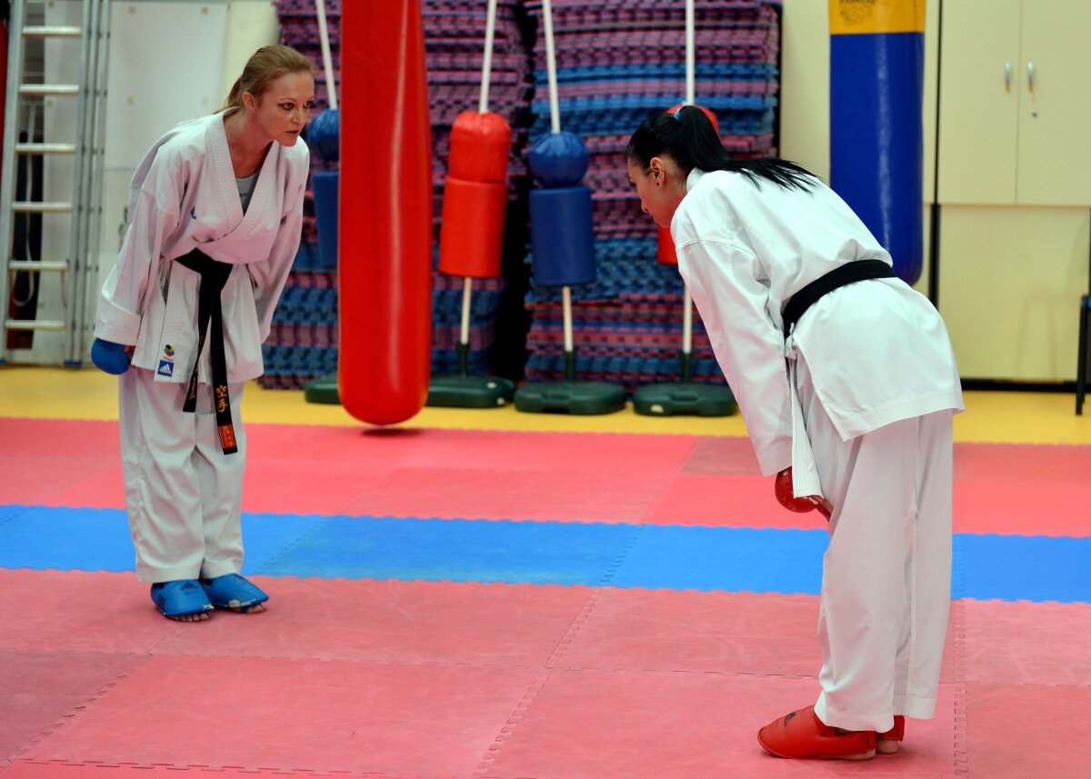 FOTO Ioana Simion şi Alexandra Mirea, între medicină şi karate