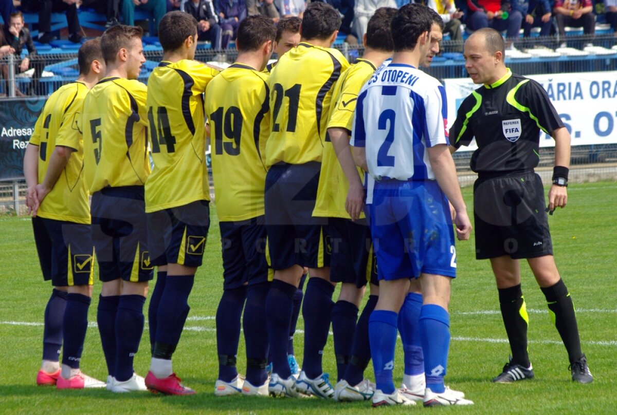GALERIE FOTO Marius Avram, supervizat de tatăl său şi de Alexandru Deaconu la Otopeni - Brăila, scor 2-1