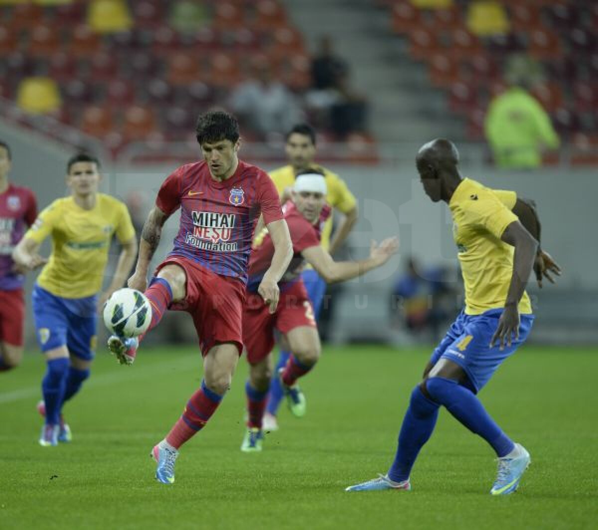 VIDEO+FOTO Petrolul blochează Steaua » Ploieştenii obţin un egal pe Naţional Arena, 2-2