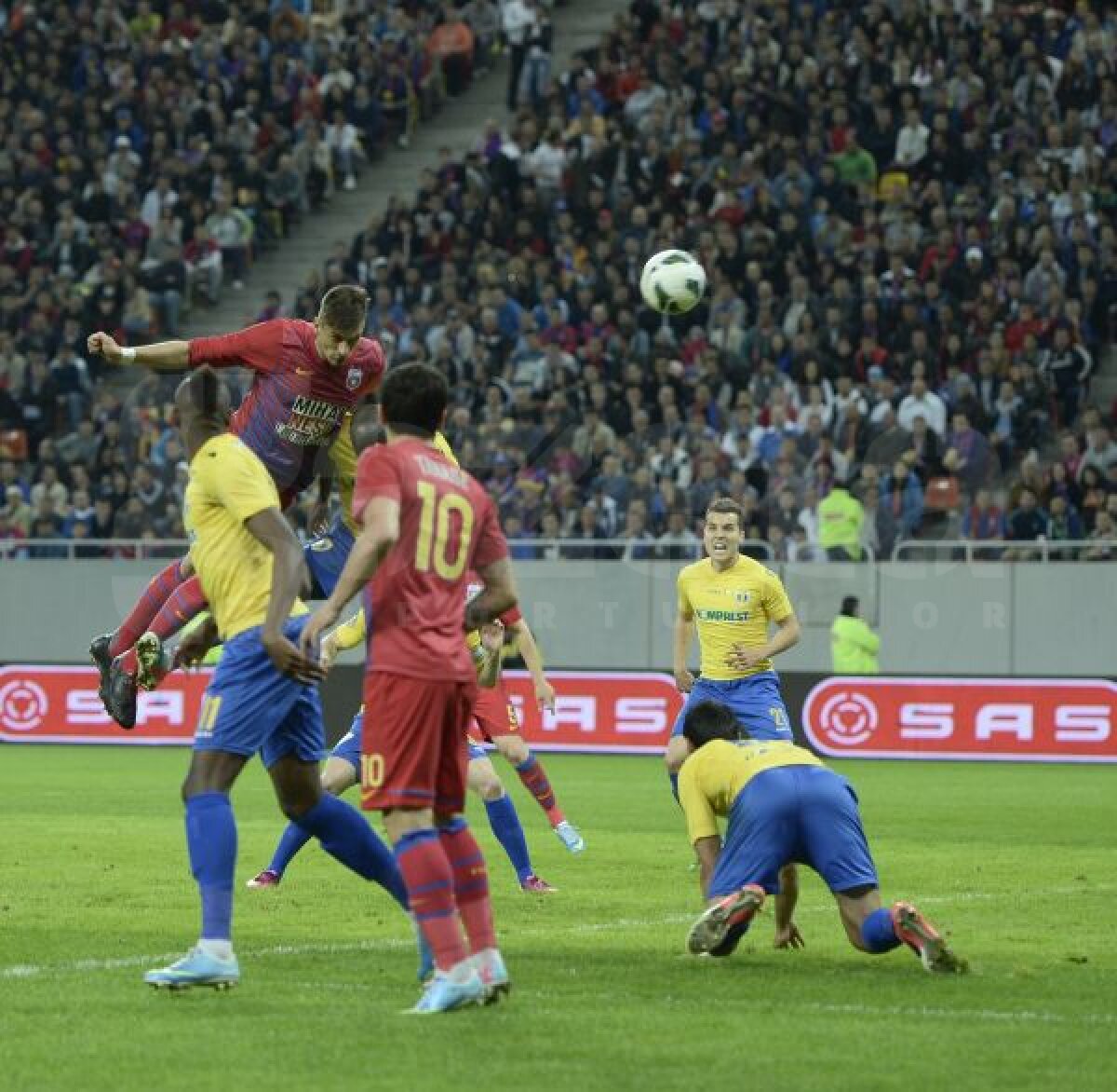 VIDEO+FOTO Petrolul blochează Steaua » Ploieştenii obţin un egal pe Naţional Arena, 2-2