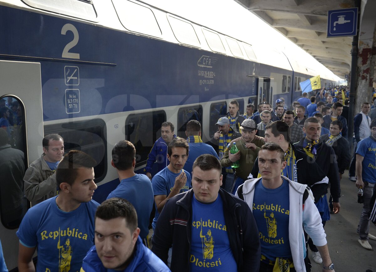 GALERIE FOTO Peste 2.000 de fani ai Petrolului pe Arena Naţională. Au creat haos în trenul spre Bucureşti!