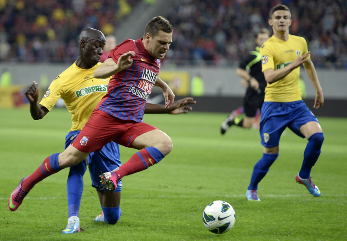 VIDEO La 11 metri de Manasse » Două penalty-uri o ajută pe Steaua să obţină un punct cu Petrolul, scor 2-2