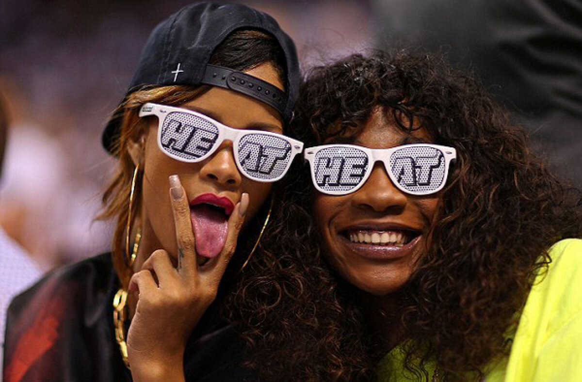 Rihanna a încălzit asistenţa la Miami! LeBron şi Wade n-au avut probleme de concentare