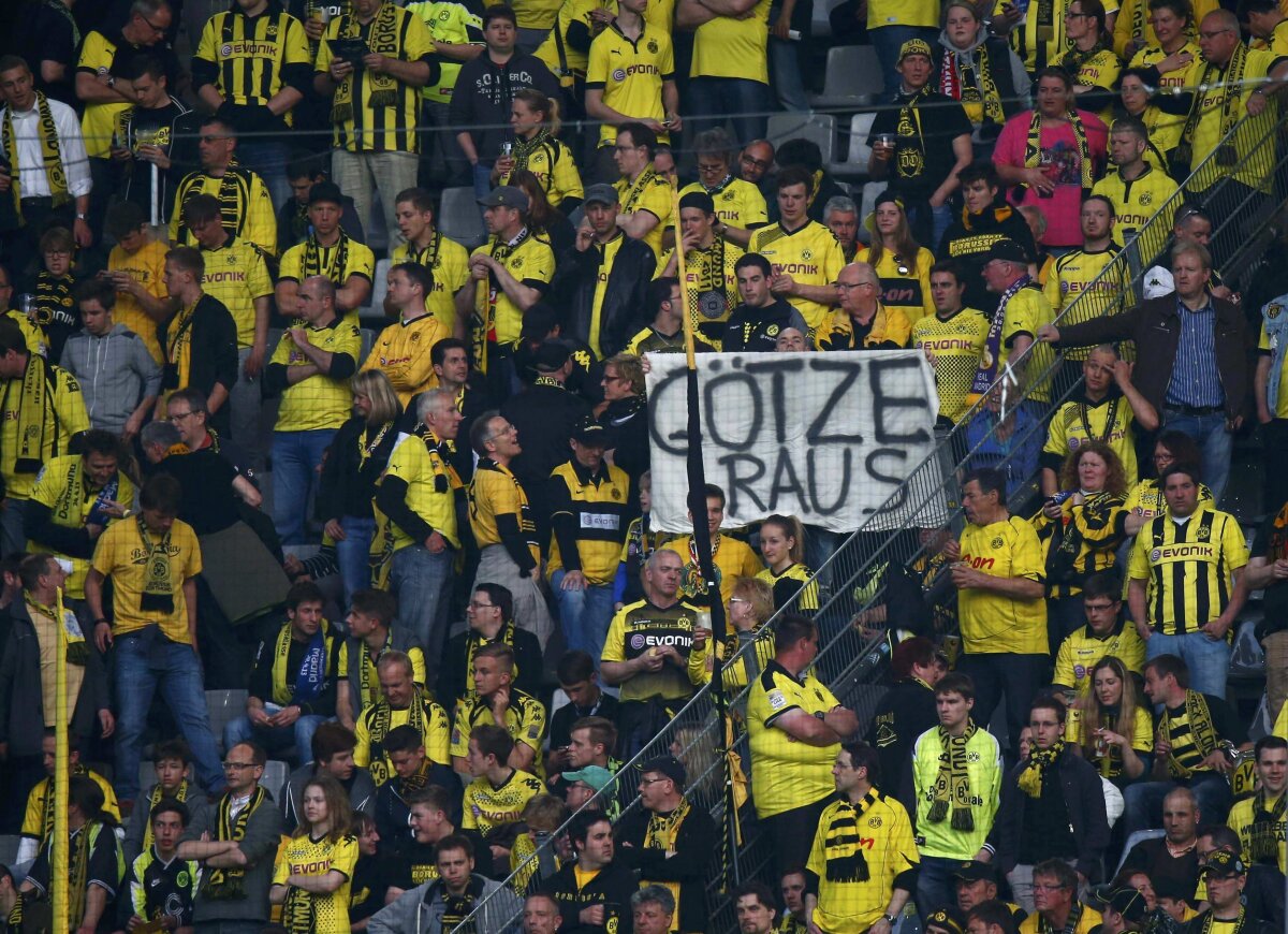 FOTO Spectacol în tribune, la Dortmund! » Coregrafie superbă a fanilor Borussiei, dar şi mesaje anti-Gotze