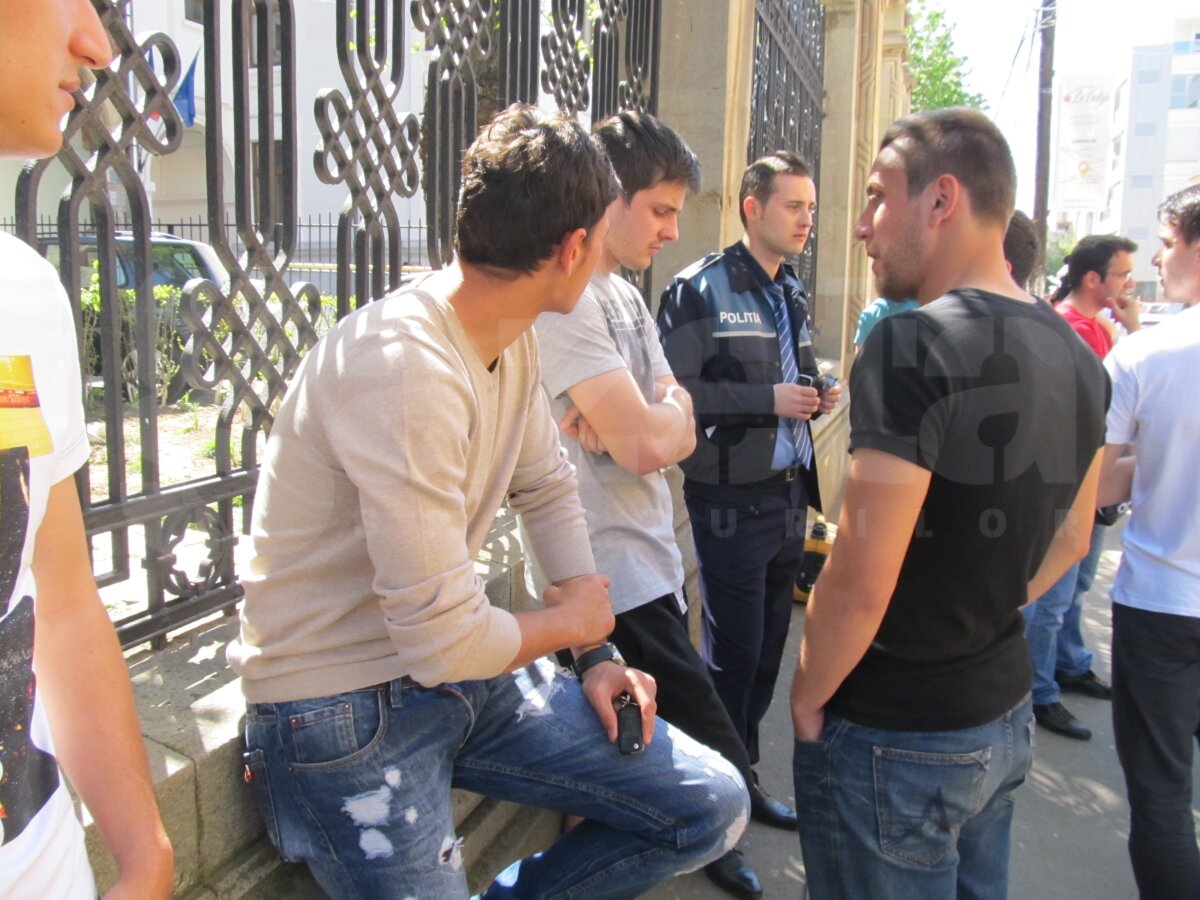 FOTO UPDATE Jucătorii Sportului vor da declaraţii la Poliţie! Şiman, glume cu ziariştii: "Plecaţi acasă că vine Paştele!"