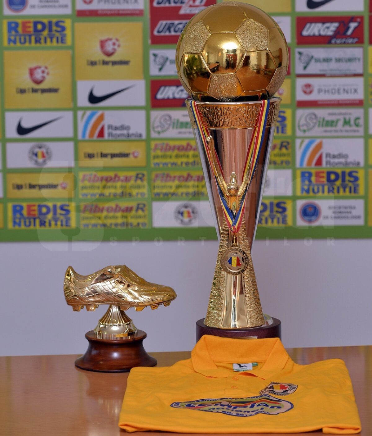 FOTO EXCLUSIV » Gazeta prezintă în premieră trofeul pe care Steaua îl va primi pentru cîştigarea Ligii 1