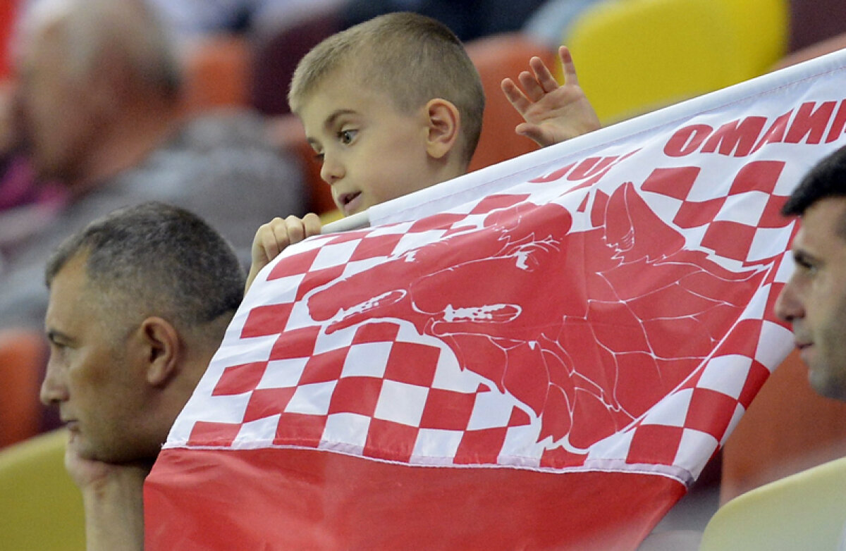 Dinamo Kids » Roş-albii încearcă să atragă copii la stadion: au oferit 10.000 de bilete în şcoli