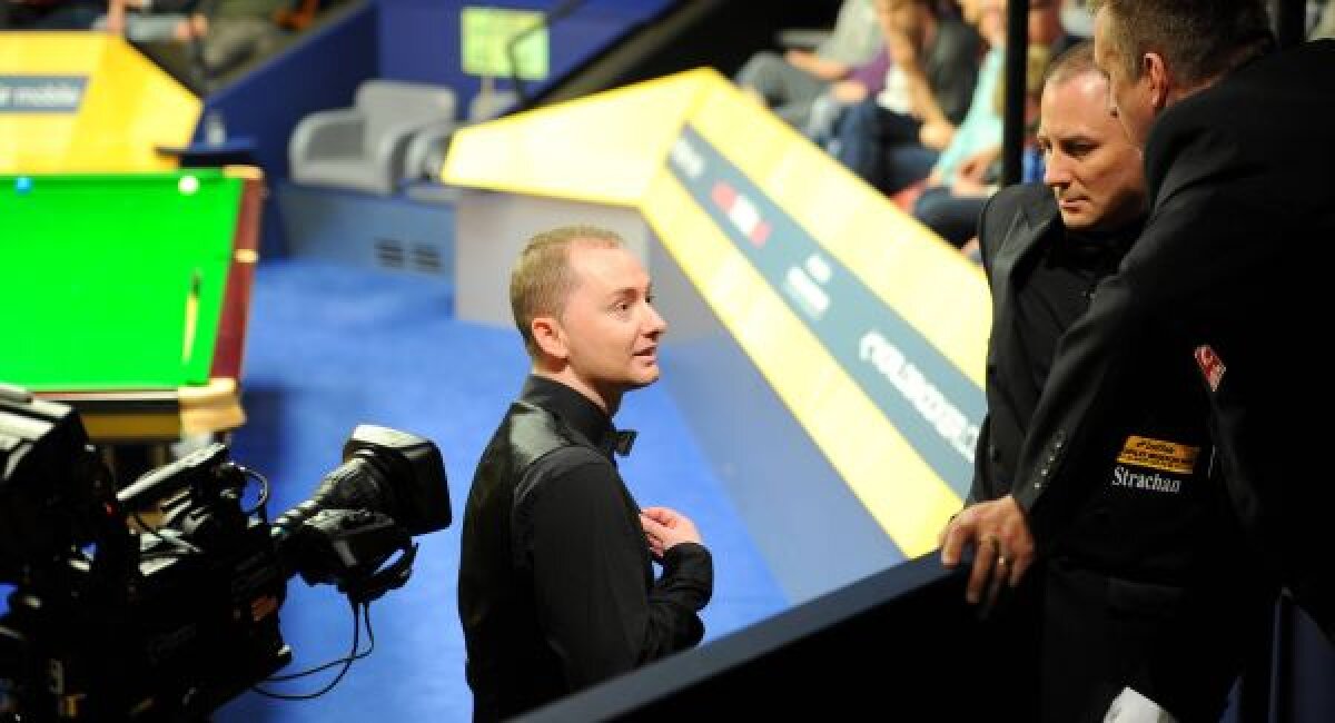 VIDEO 3 momente inedite în prima săptămînă la CM de snooker! Jucător curentat, pantofi cu ţepi şi o premieră negativă!