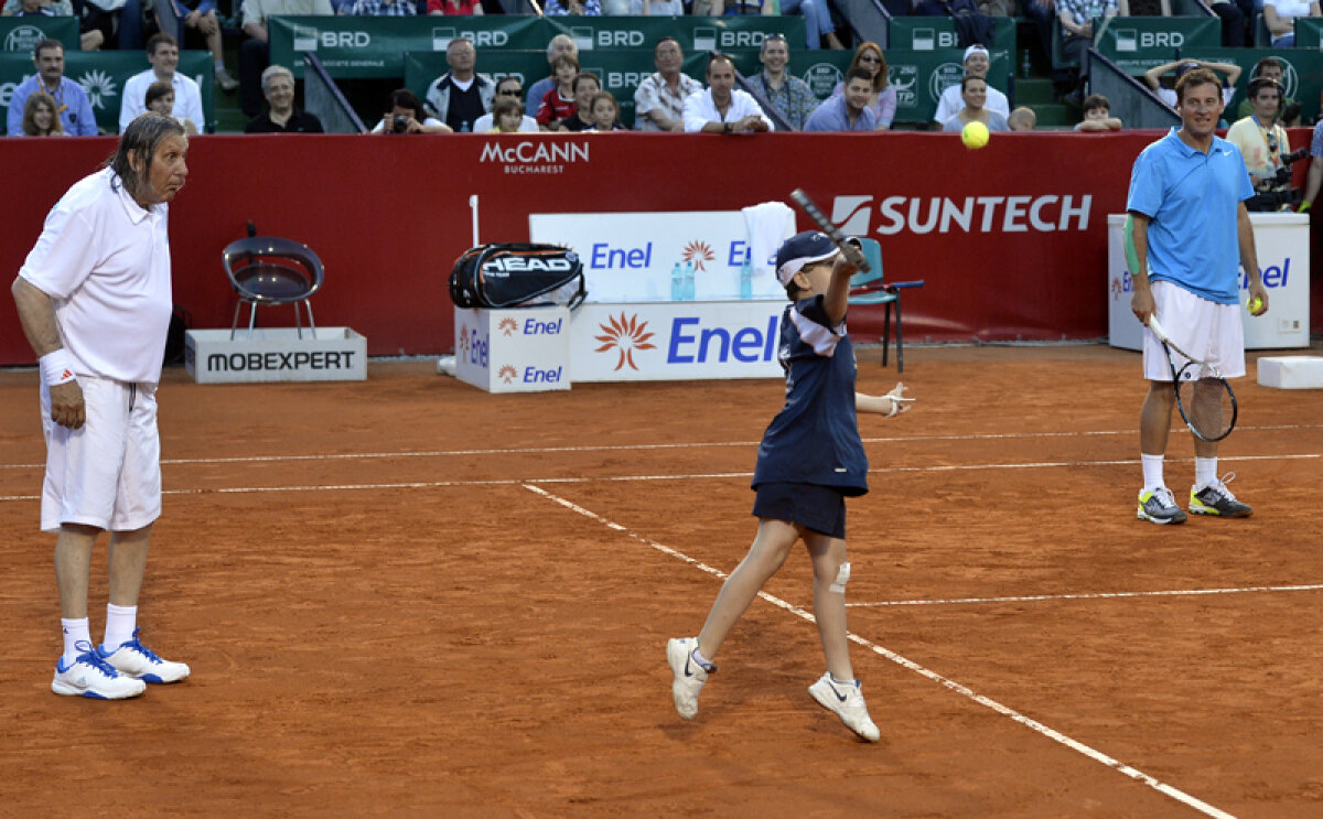 FOTO Show la 30 de grade! » Demonstraţie de tenis-spectacol între patru legende a sportului alb