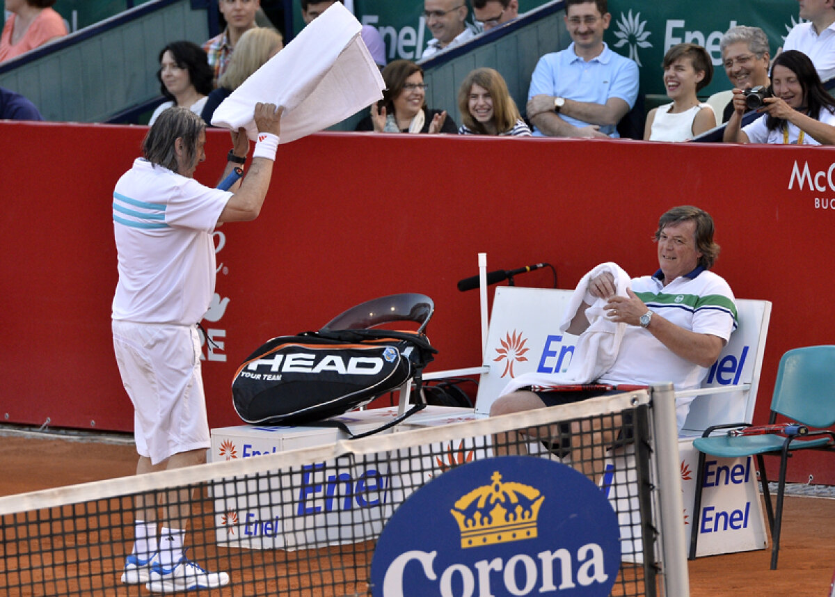 FOTO Show la 30 de grade! » Demonstraţie de tenis-spectacol între patru legende a sportului alb