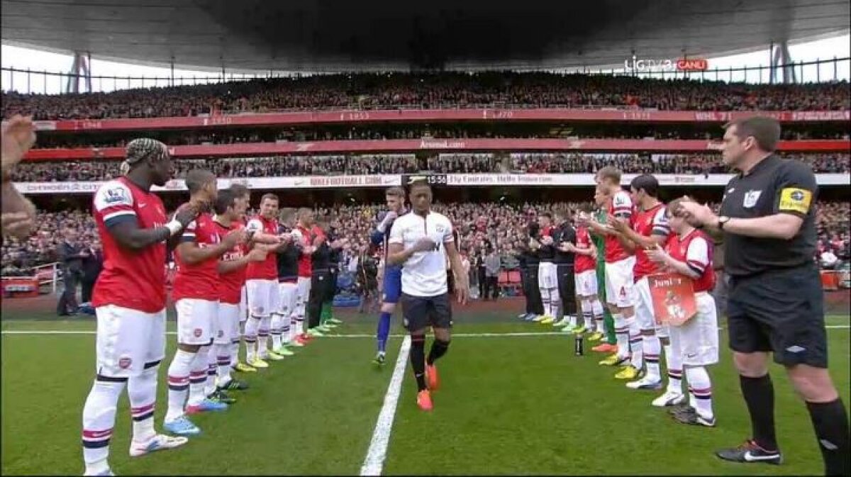 VIDEO şi FOTO Remiză pe Emirates între Arsenal şi Man Utd » Jucătorii lui Wenger i-au aplaudat pe "diavoli" la ieşirea de la vestiare