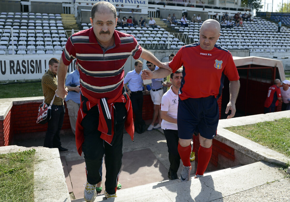 FOTO Omagiu pentru "Gîscan" » Trei echipe de legendă au jucat la Piteşti în memoria lui Gicu Dobrin