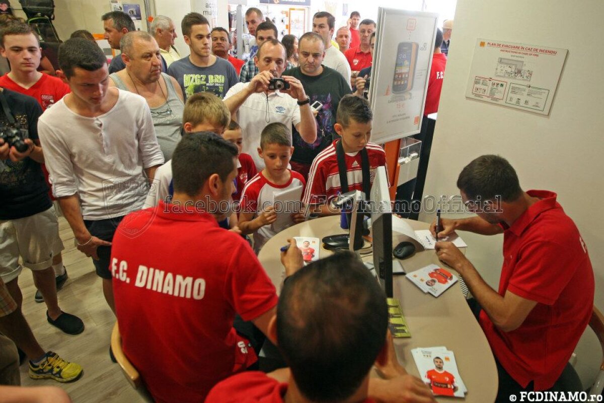 Dinamoviştii sînt foarte iubiţi la Bistriţa » Sesiune de autografe înainte de meciul cu Gloria de diseară