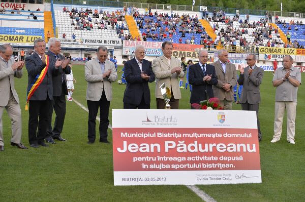 FOTO Jean Pădureanu, cel mai longeviv conducător din fotbalul românesc, s-a retras la meciul cu Dinamo