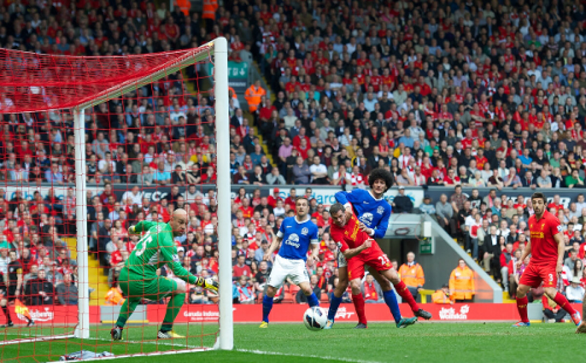 GALERIE FOTO Liverpool - Everton 0-0 » Ultimul derby pentru Carragher şi o coregrafie neobişnuită, dedicaţie pentru rivală