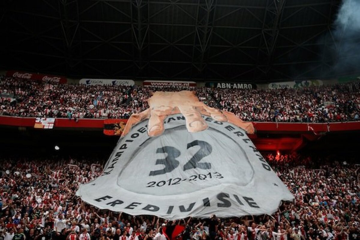 VIDEO şi FOTO Ajax Amsterdam, al treilea titlu consecutiv în Olanda! Supercoregrafie a fanilor de pe ArenA. Blind a dărîmat trofeul :D