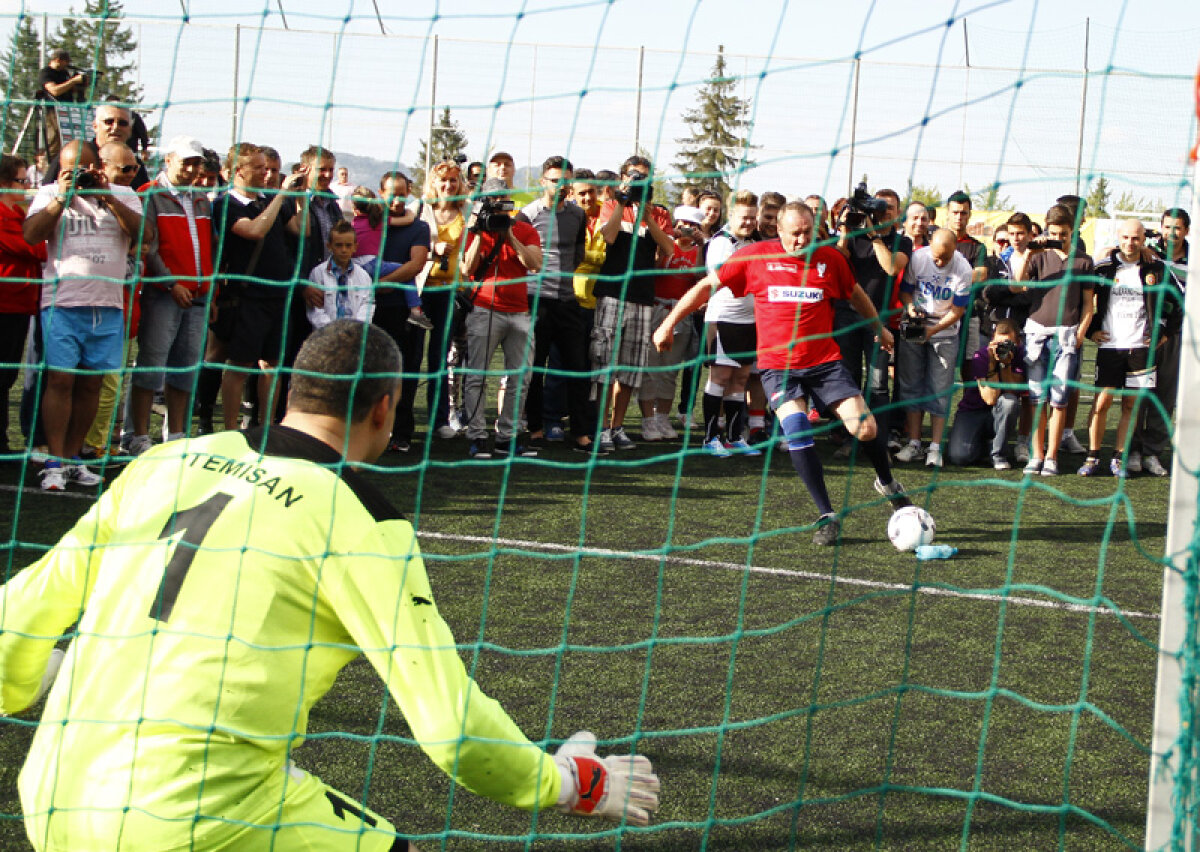 FOTO Aniversare printre brazi şi fumigene » Cum a sărbătorit Steaua '86 cei 27 de ani de la cîştigarea CCE