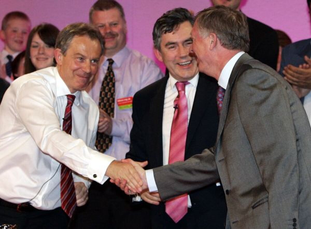 FOTO Thank you, Majesty! » Ferguson părăseşte scena cu 49 de trofee ca antrenor. Trei mai puţin decît Steaua în 66 de ani de existenţă!