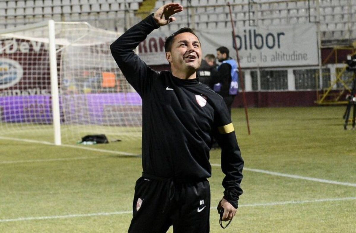 Mesaj impresionant al lui Florentin Petre după o vizită-surpriză la antrenamentul de azi: "El te face să te simţi fotbalist!"