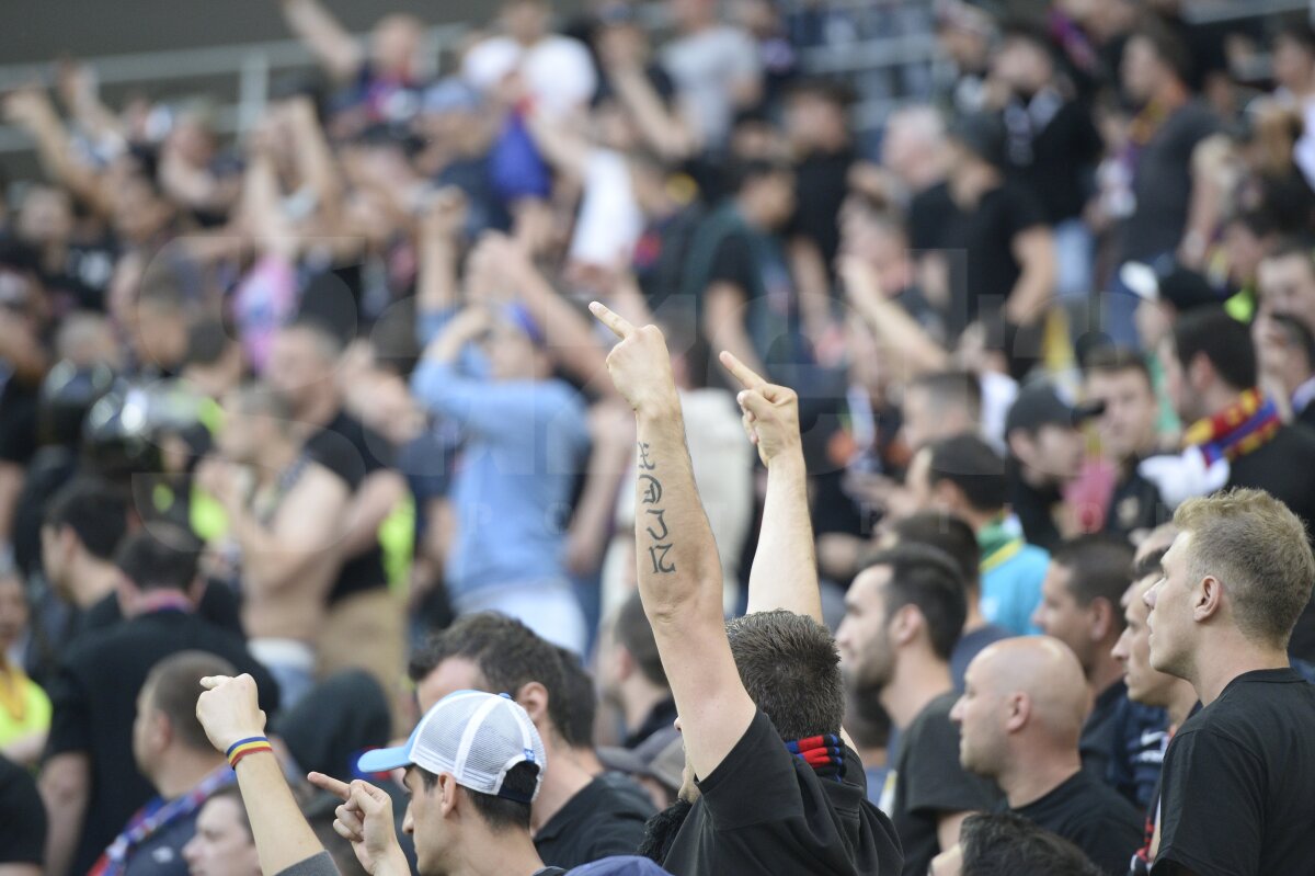 FOTO&VIDEO Aduceţi-le adversari! Roş-albaştrii îi îndepărtează pe "cîini" de Europa League » Dinamo - Steaua 0-2