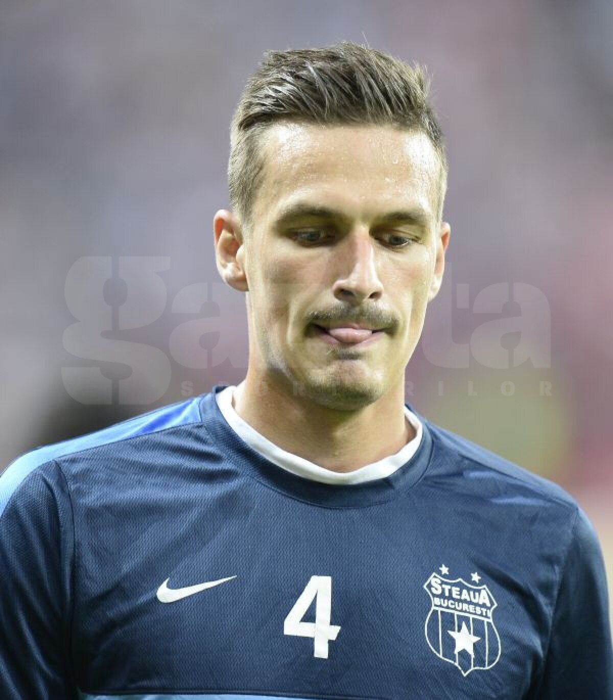 FOTO Mustăţile zburătoare :D » Jucătorii Stelei au onorat pariul de titlu