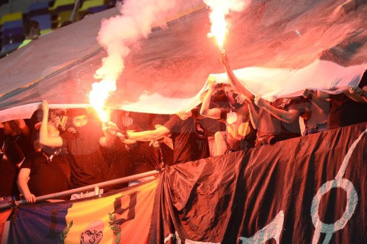 FOTO Spectacolul tribunei » Ultraşii s-au ridicat din nou la înălţimea derby-ului!