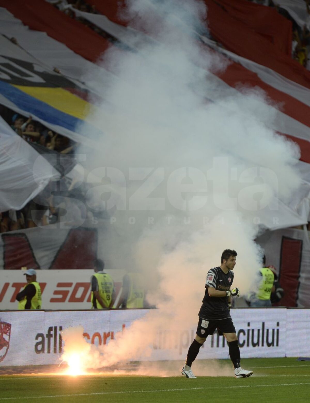 FOTO&VIDEO Aduceţi-le adversari! Roş-albaştrii îi îndepărtează pe "cîini" de Europa League » Dinamo - Steaua 0-2