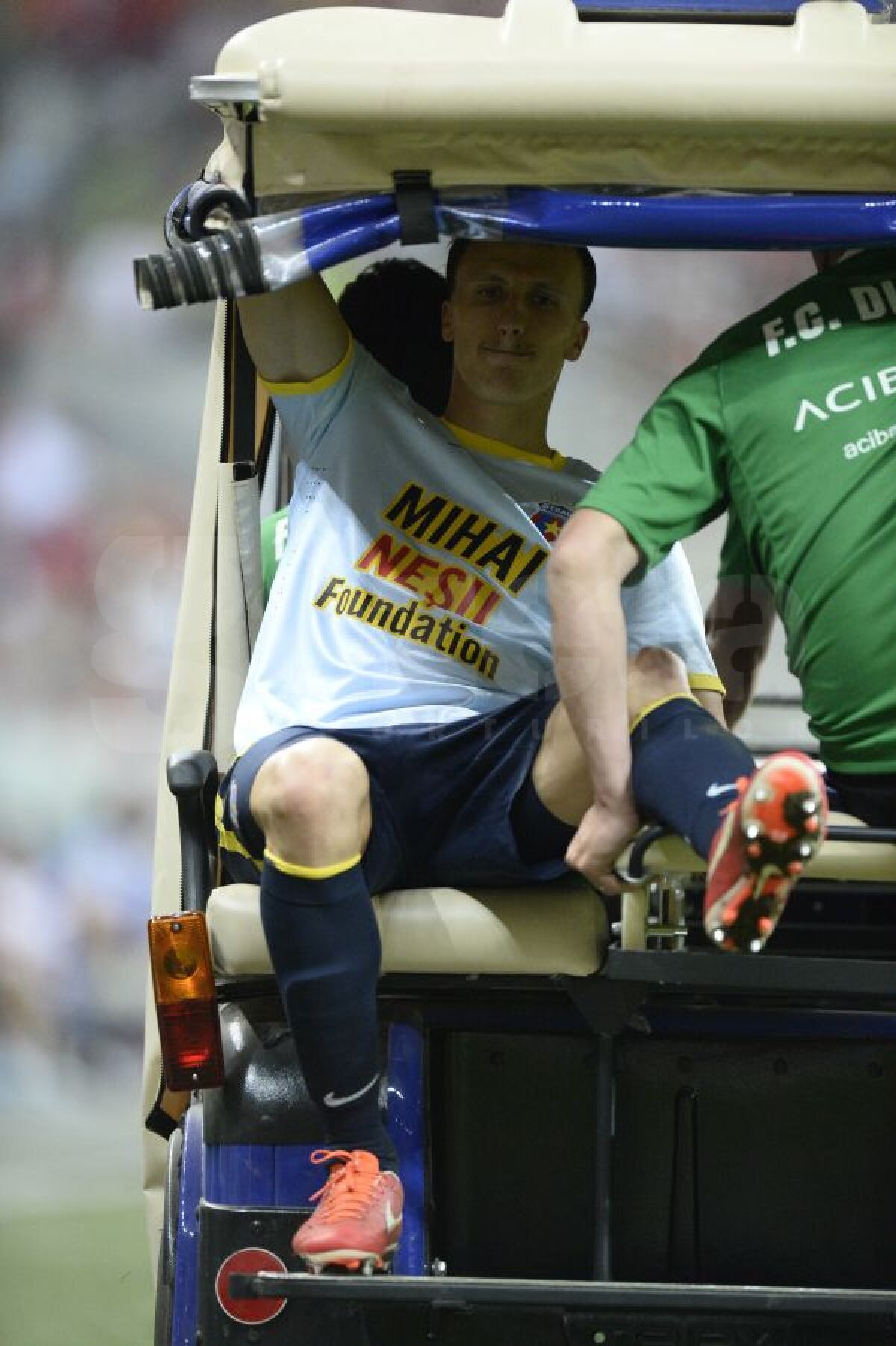 FOTO / UPDATE Accidentarea lui Chiricheş pare gravă: "Are ligamentele afectate" :S