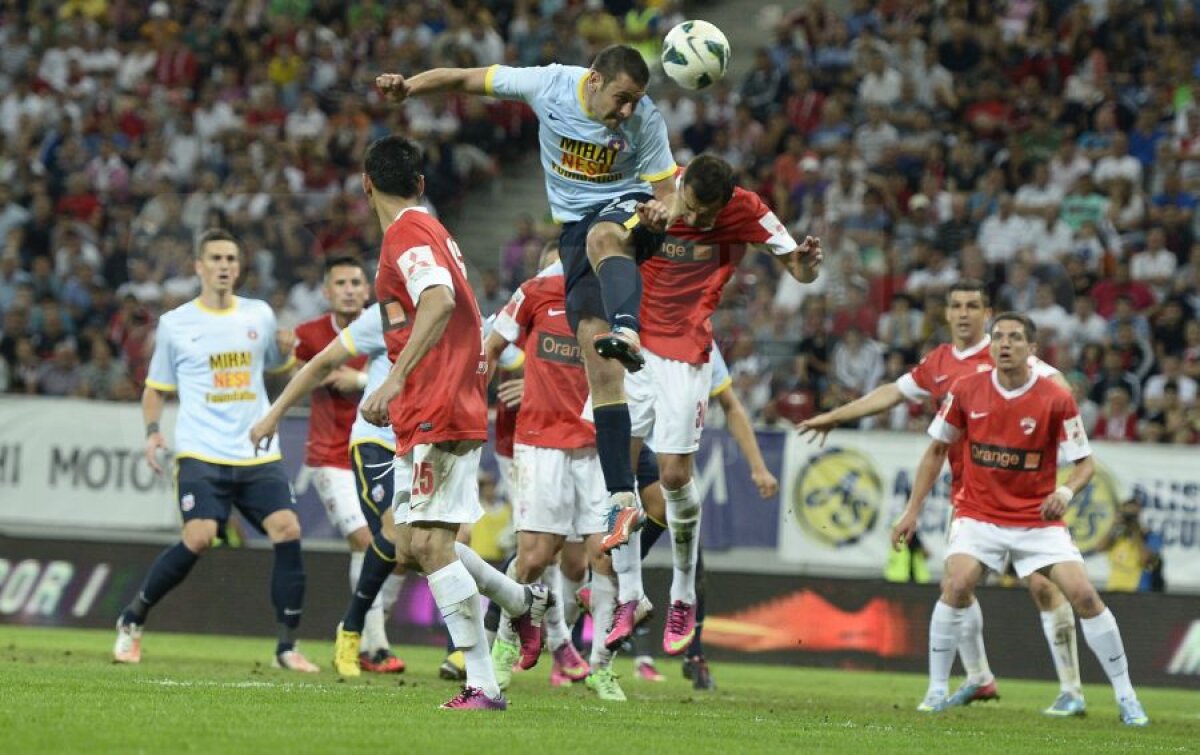 FOTO&VIDEO Aduceţi-le adversari! Roş-albaştrii îi îndepărtează pe "cîini" de Europa League » Dinamo - Steaua 0-2