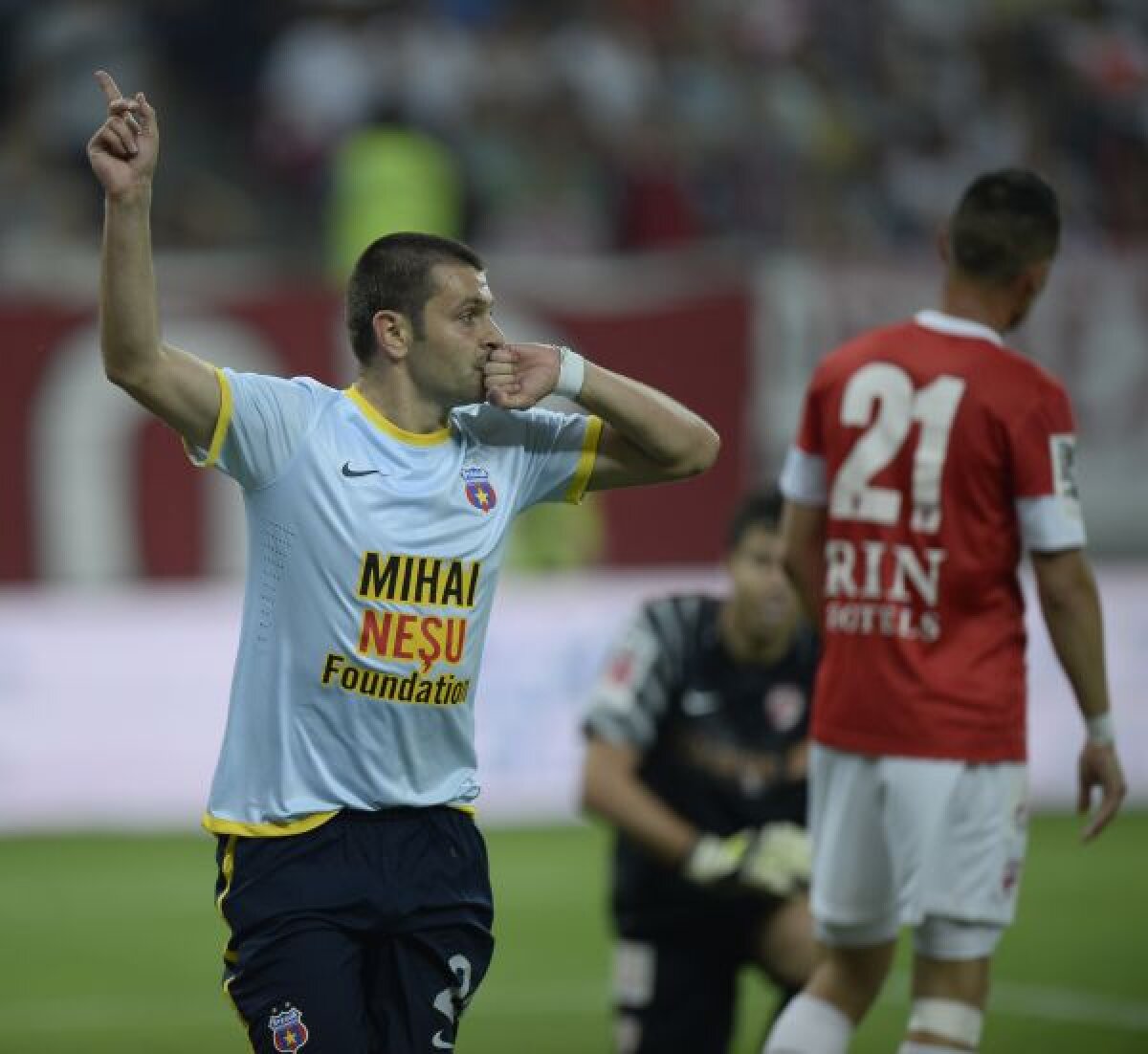 FOTO Victorie istorică » Steaua cîştigă pentru a cincea oară la rînd Derby de România!