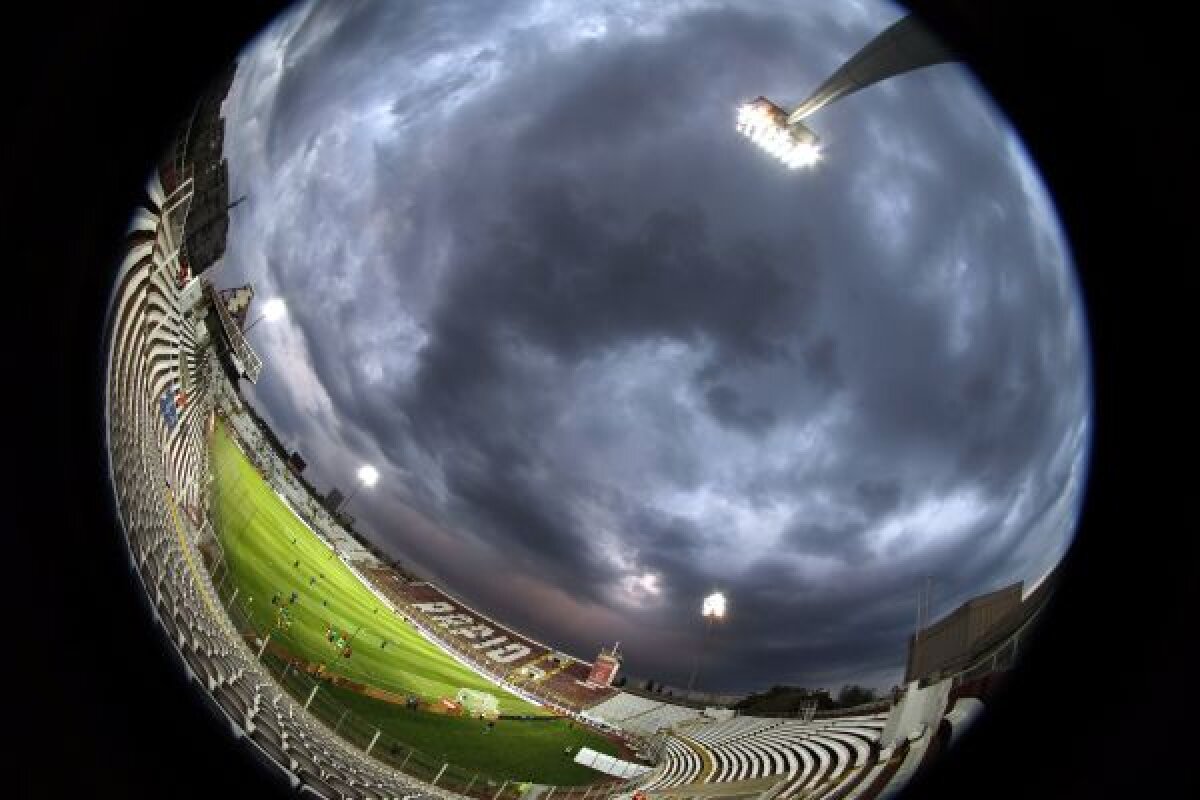 FOTO Pericol de faliment! » Rapid, U Cluj şi CS Severin n-au primit licenţă pentru L1: Giuleştiul riscă să dispară complet